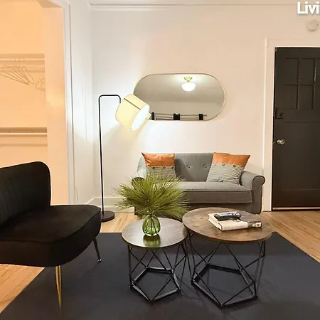 Modernstudioqueenbedworkspacehighspeedwifi